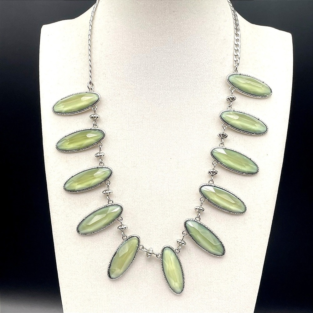 Vintage Green Glass Cabochon Necklace Silver Tone Oval Drop Statement